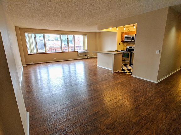 3rd image of 801 S Plymouth Ct APT 504H