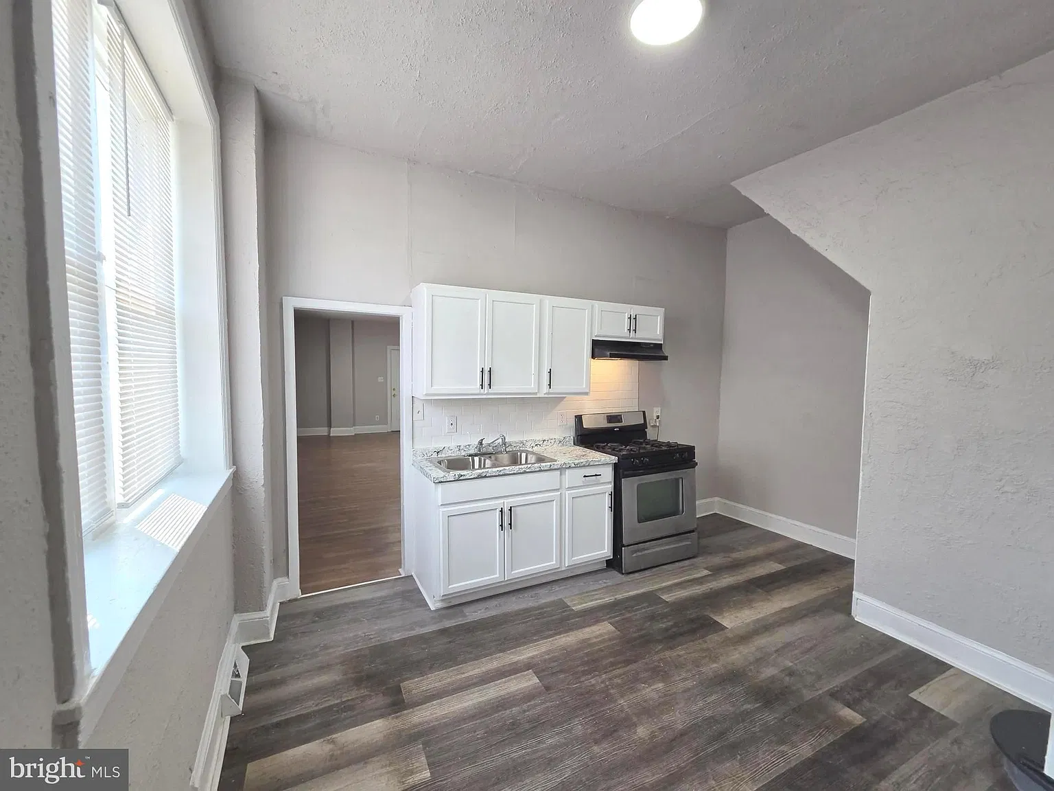 4 bed, 1.0 bath, 1248 sqft, $1,800 — Photo 4