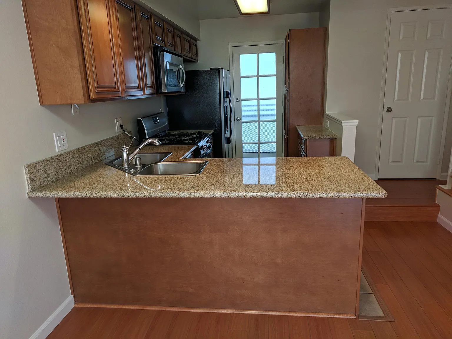 3075 Foothill Blvd — Photo 4