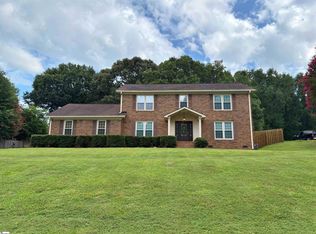818 Plantation Dr, Simpsonville, SC 29681
