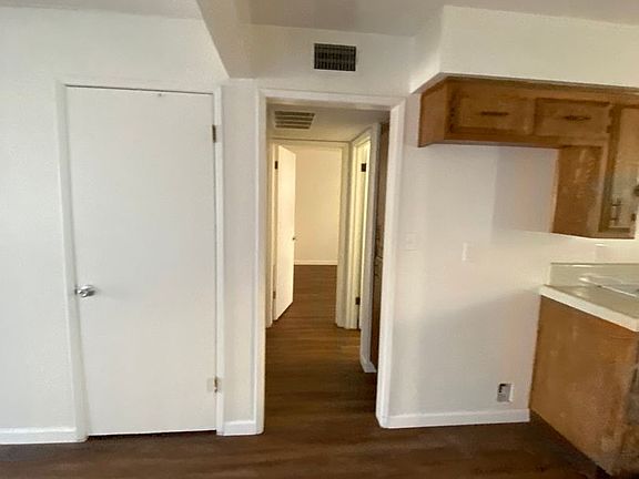 4th image of 2540 Olive St #H