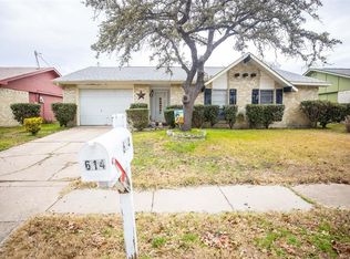 614 Country Ln, Grand Prairie, TX 75052
