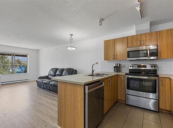 3rd image of 45561 Yale Rd #405