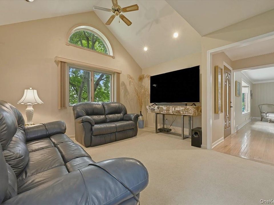 1st image of 2 Crabtree Lane