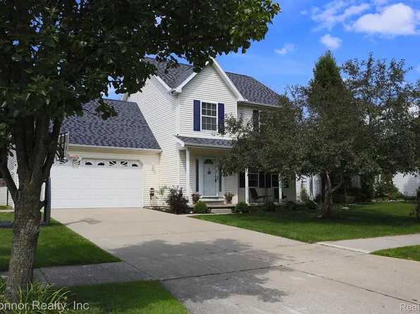 1130 Emerald Ct, Marysville, MI 48040