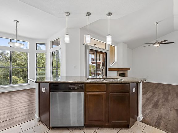 4th image of 105 N Austin Ave #4060309