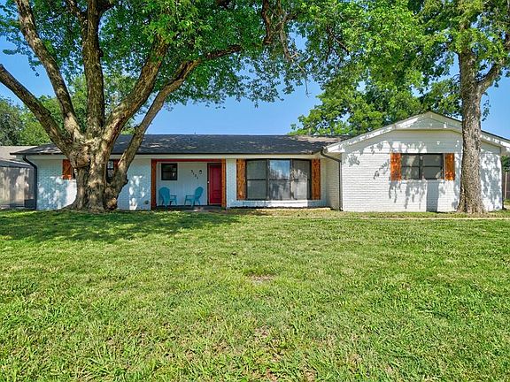 2nd image of 3121 Oakbrook Dr