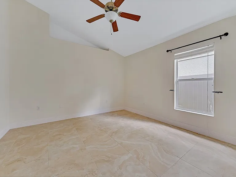 2111 Corner Point Ct — Photo 9
