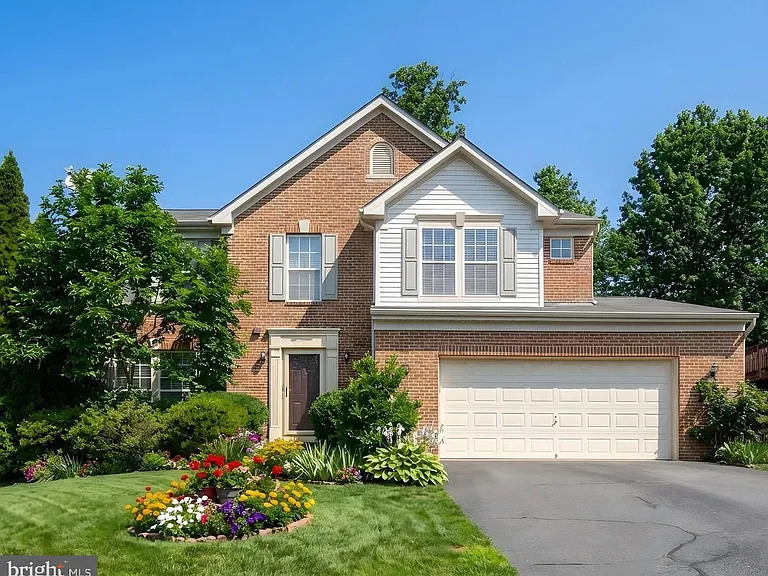 4 Jolie Ct — Photo 1