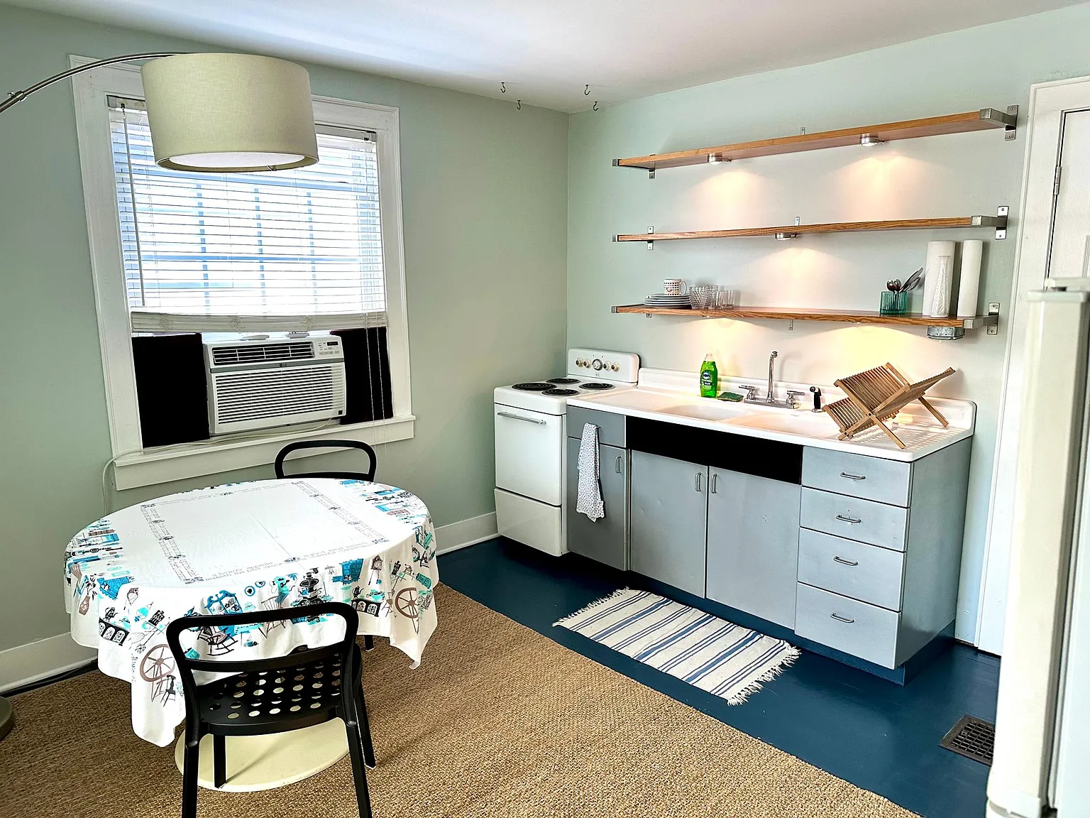 1 bed, 400 sqft, $975 — Photo 1