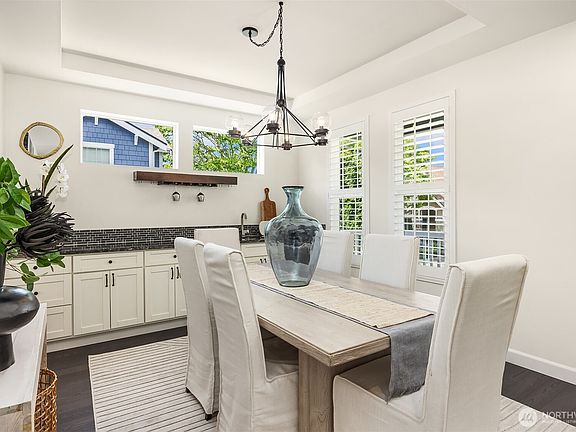 4th image of 2933 NE Marquette Way