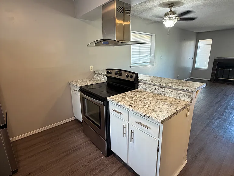 5480 S Gold St #100 — Photo 11