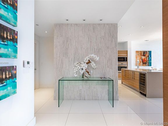 2nd image of 2020 N Bayshore Dr APT 2803