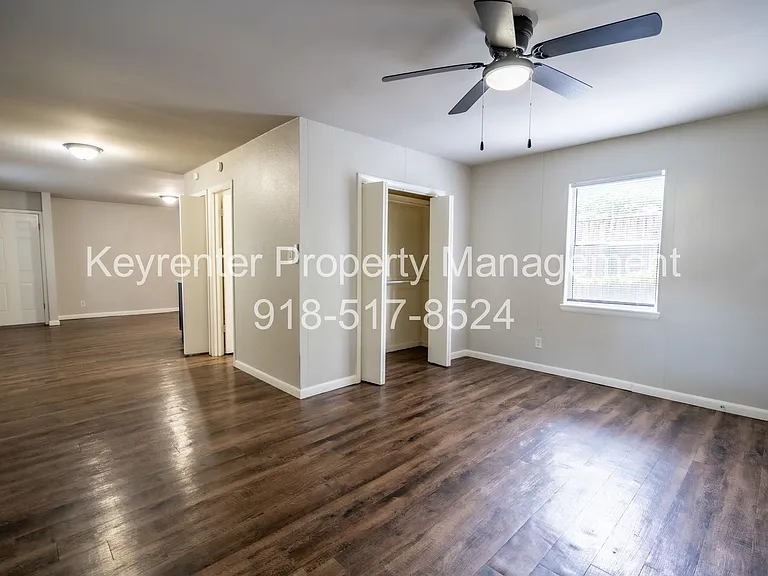 E 15th St Duplex — Photo 7