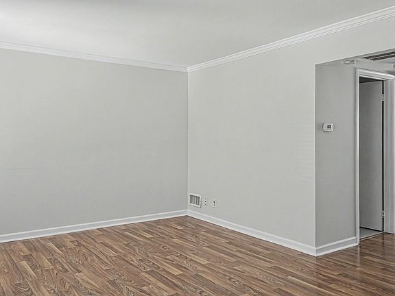4th image of 2736 Glengyle Dr #3