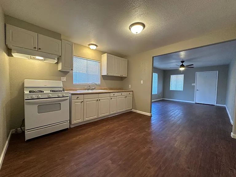 303 Taylor St — Photo 4