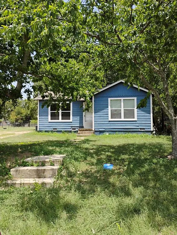 2303 Bridge St — Photo 1