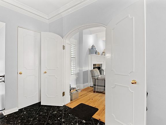 5th image of 5625 N Prospect Rd