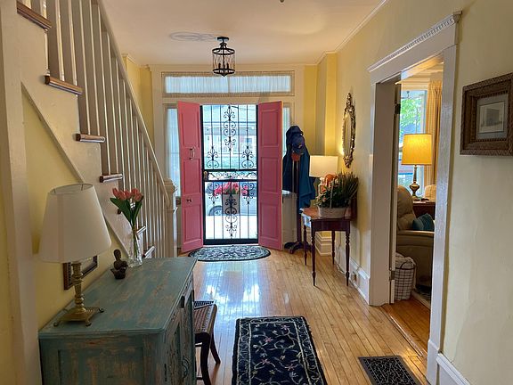 3rd image of 218 W Campbell St
