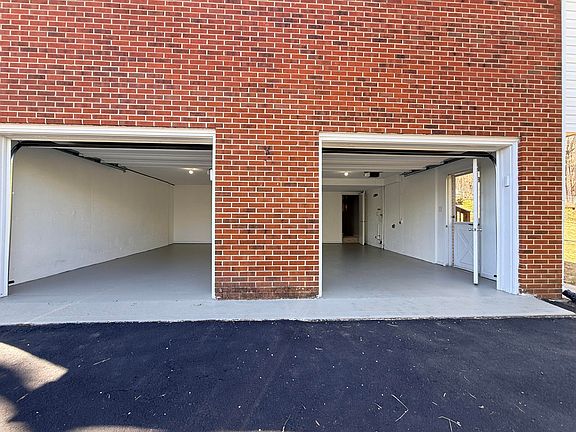 3rd image of 1436 Mountain Pass Rd