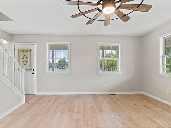 3rd image of 5366 W Linda Ln