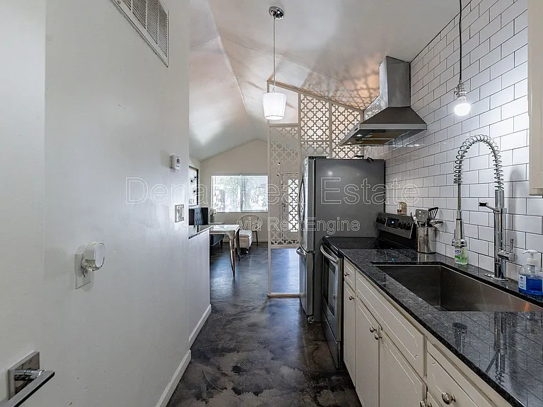 2309 S College Ave #17 — Photo 19
