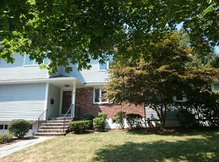 29 Dorcar Rd, Newton, MA 02467