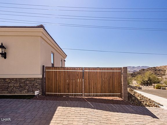 3rd image of 1096 Acoma Blvd S