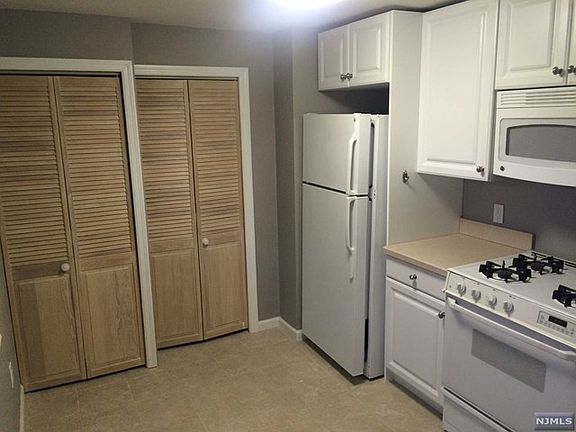 3rd image of 92 Paterson Ave