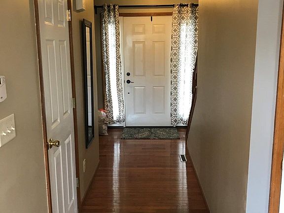3rd image of 156 Rollingwood Dr