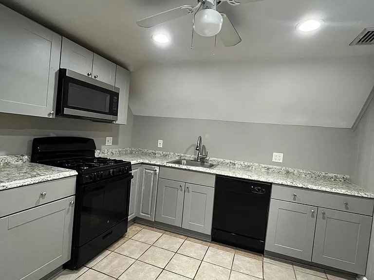 32 Judson Pl #3 — Photo 1