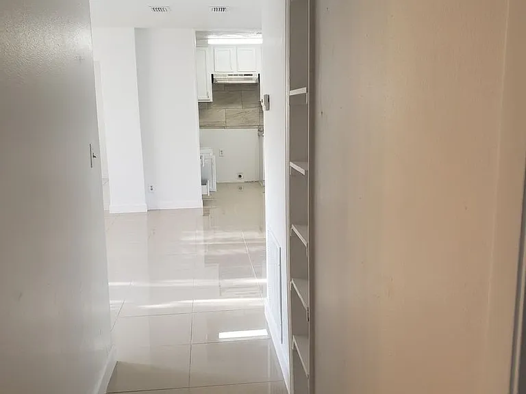 940 Lockhart St — Photo 13