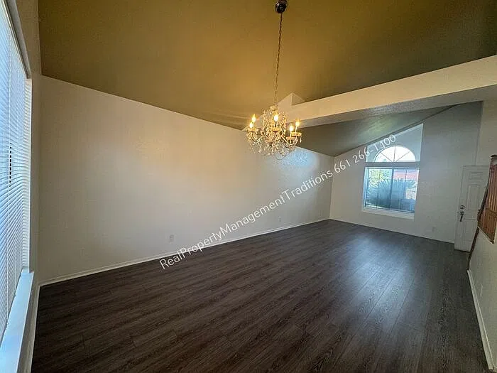 4 bed, 3.0 bath, 1982 sqft, $3,300 — Photo 4