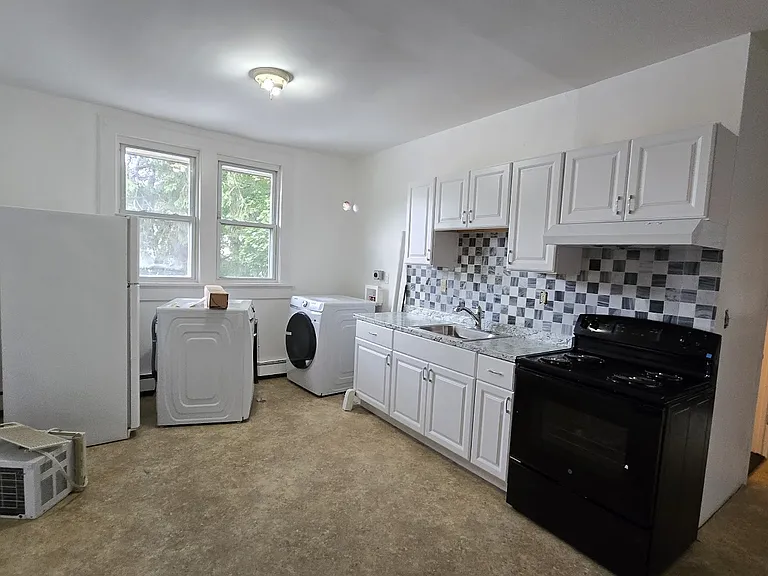 65 Windermere Ave #4 — Photo 1