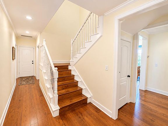 4th image of 218 Echols St