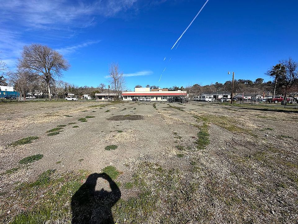 2nd image of 14561 Lakeshore Dr