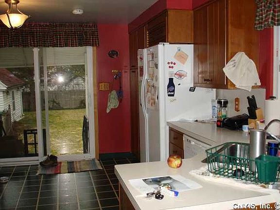 3rd image of 215 Candee Ave
