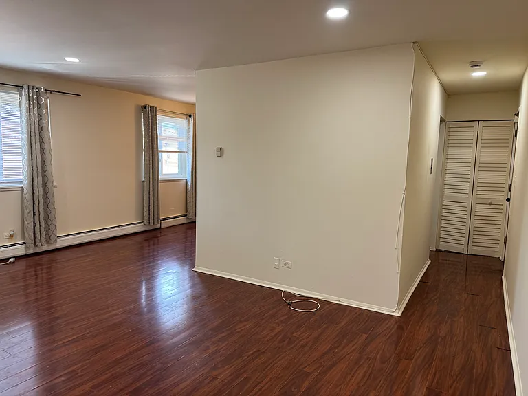 7320 N Rogers Ave #215 — Photo 2