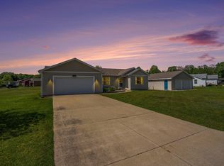 1306 Alivia Dr, Plainwell, MI 49080