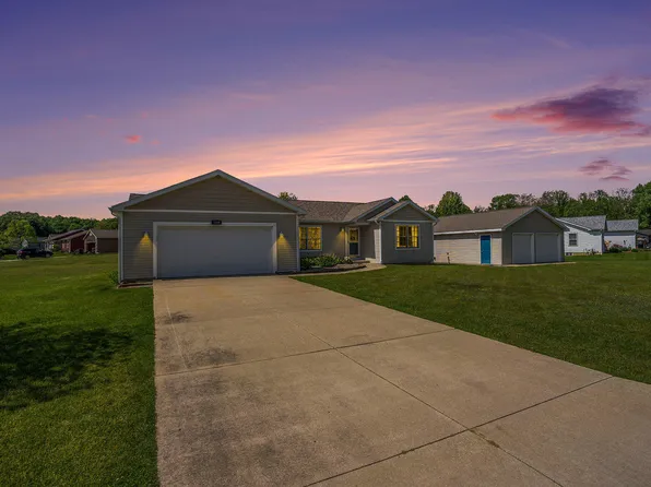 1306 Alivia Dr, Plainwell, MI 49080