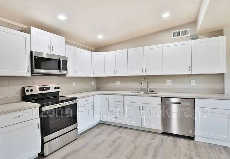 1538 E Pierce St #B — Photo 9