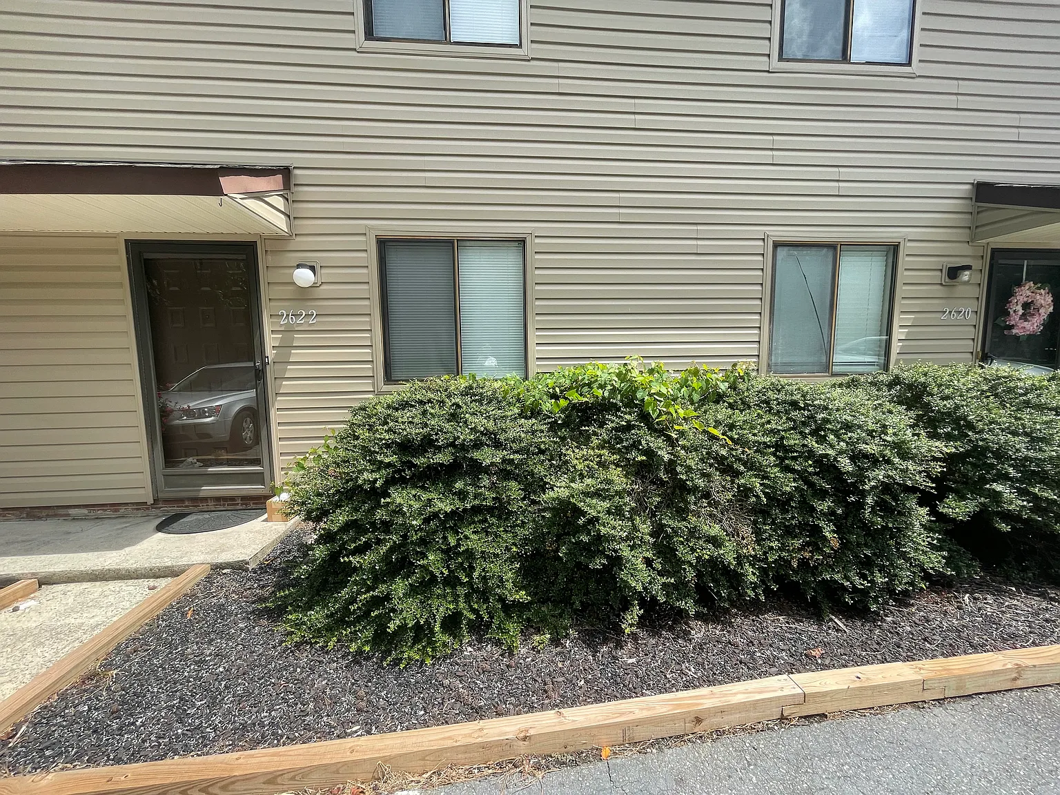 2 bed, 1.5 bath, 900 sqft, $1,125 — Photo 1