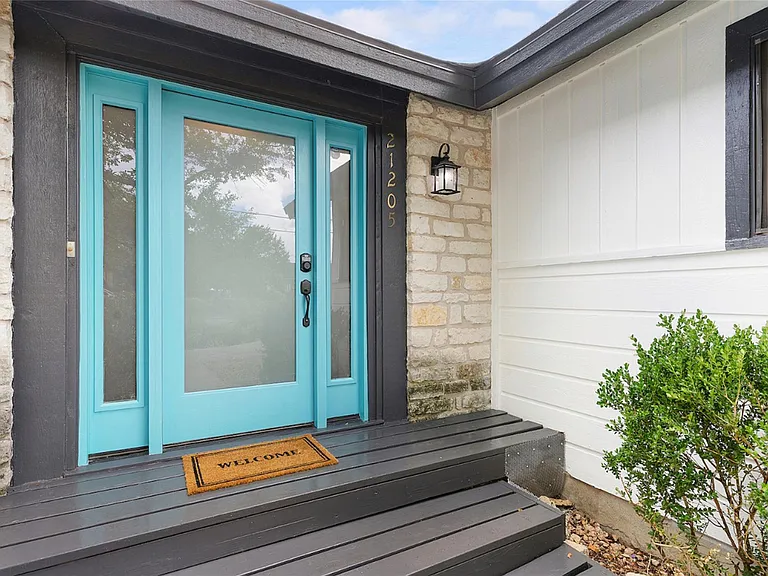 21205 National Dr — Photo 3