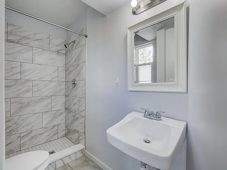 813 S Center St — Photo 16