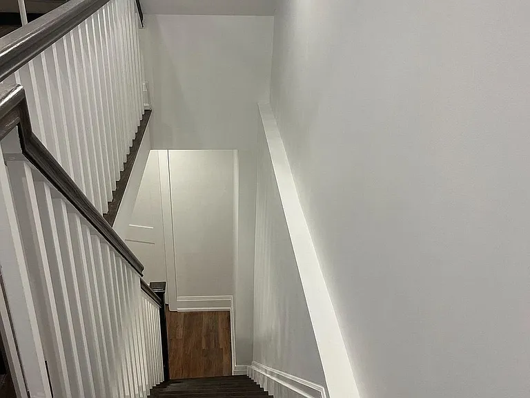 186 Mutual St #MAIN — Photo 11