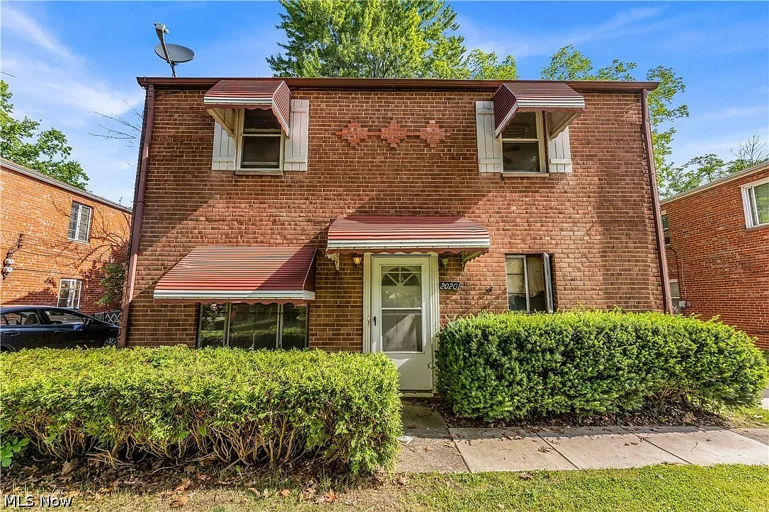 20201 Crystal Ave photo 1