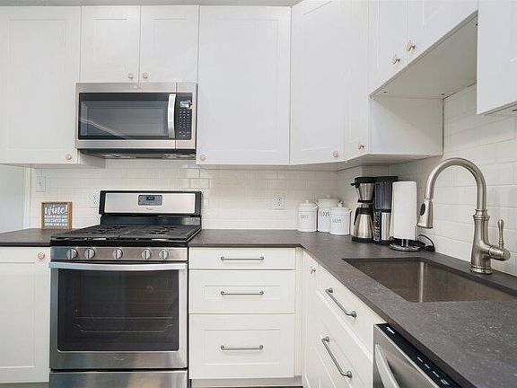 4th image of 223 N Shore Dr APT 212