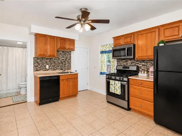 62 Mary Ave, East Providence, RI 02914