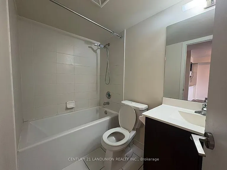 181 Village Green Sq #1911 — Photo 15