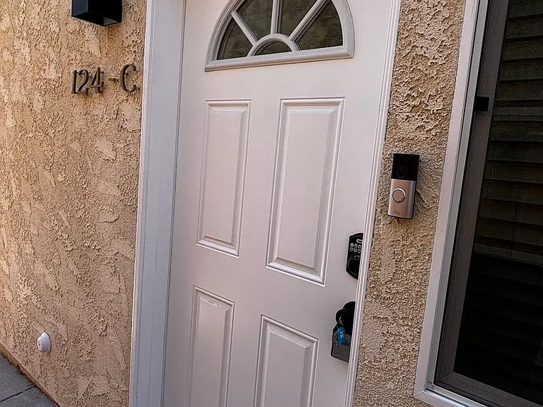 124-126 S Marengo Ave #124-C — Photo 2